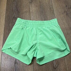 Athleta Girl Heart the Hustle 2.5” Short Neon Green